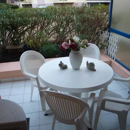Agreable Pour 4 Personnes דירה Fréjus